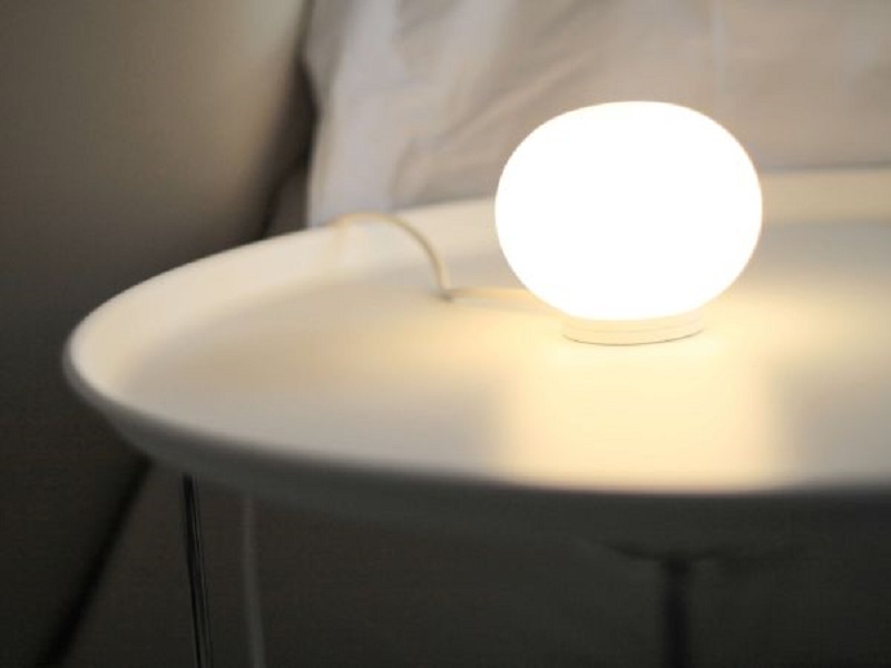 mini-glo-ball-t-white-table-morrison-flos-04